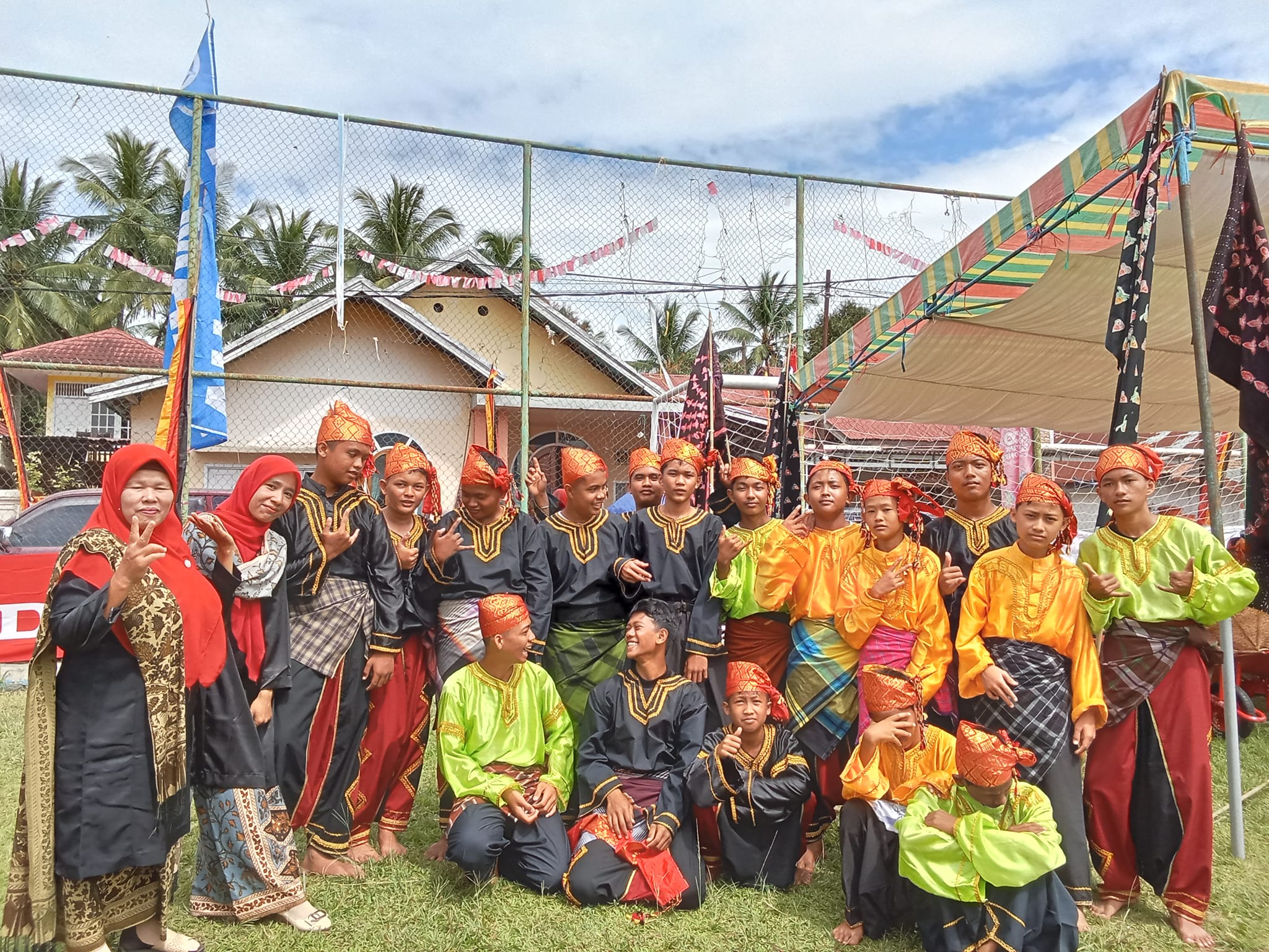 Siswa MTsS Rambatan Ikut berpartisipasi dalam pembukaan kegiatan Event Nagari di Rambatan (Tari Masal)