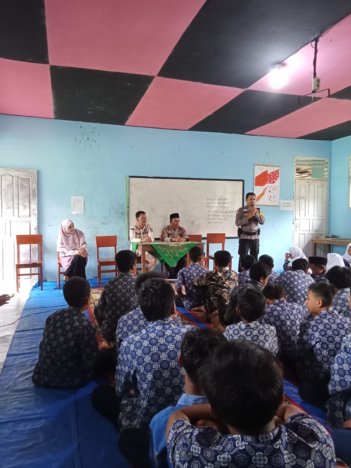 Pembinaan oleh Bapak Babinsa terhadap siswa Mts Rambatan