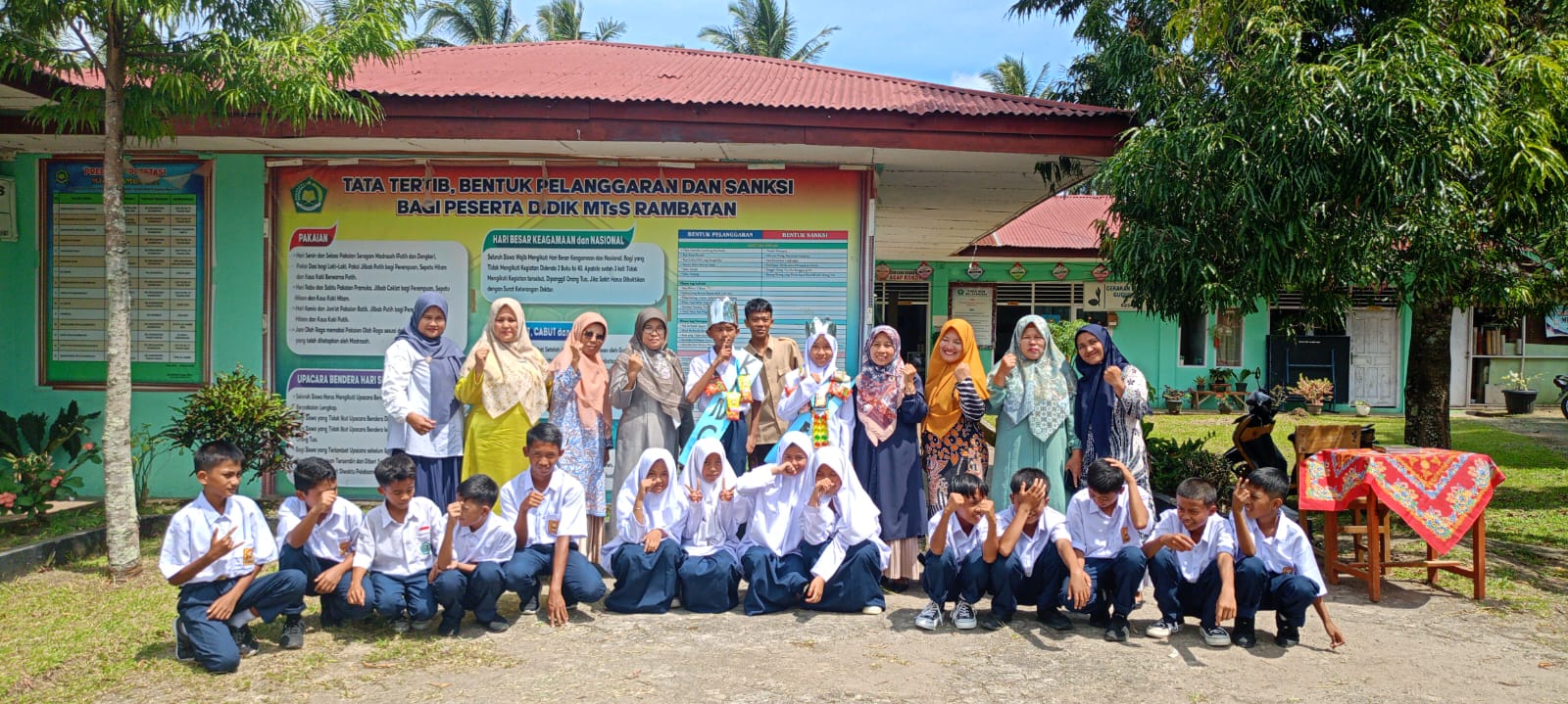 Foto Bersama Qing dan Quen dan Seluruh Siswa Kelas VII