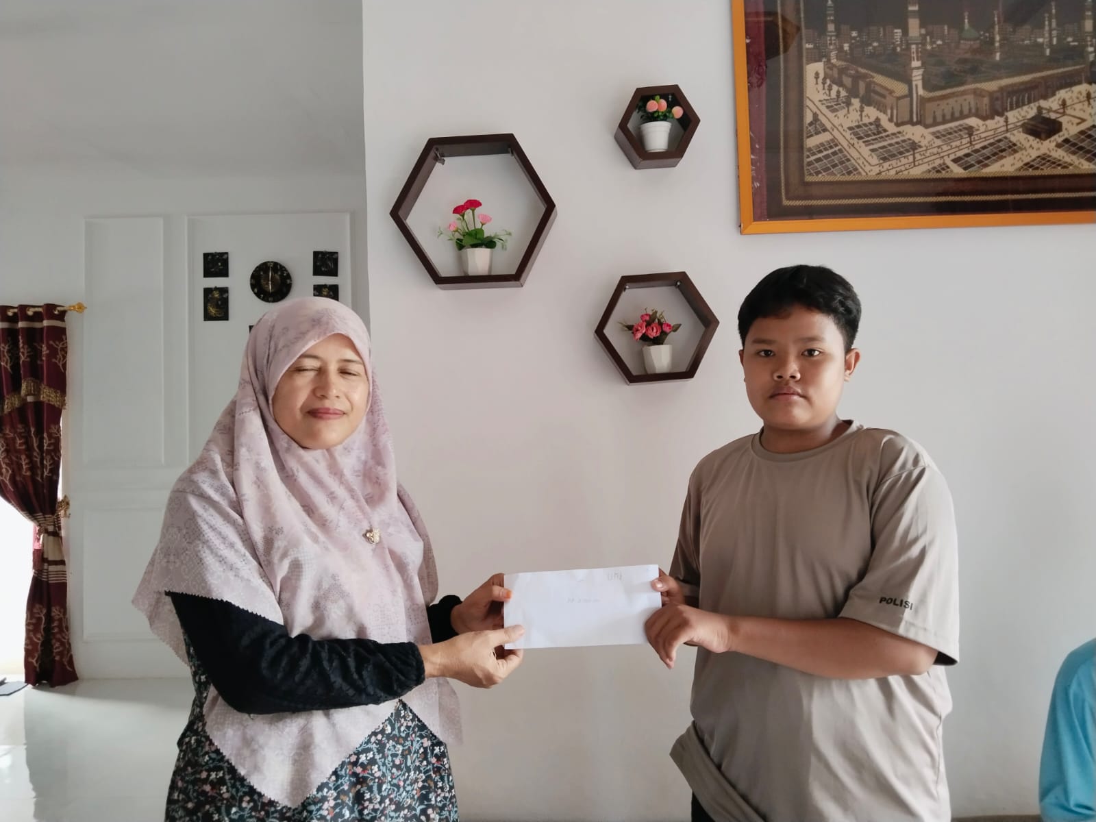 Sumbangan Bencana Kepada Siswa MTsS Rambatan